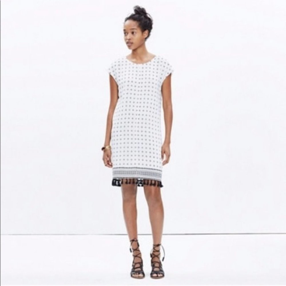 WHITE-BLACK GEO  SCATTERBLOCK TASSEL SHIFT DRESS